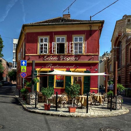 Santico Art Hotel And Hostel Budapest Esterno foto