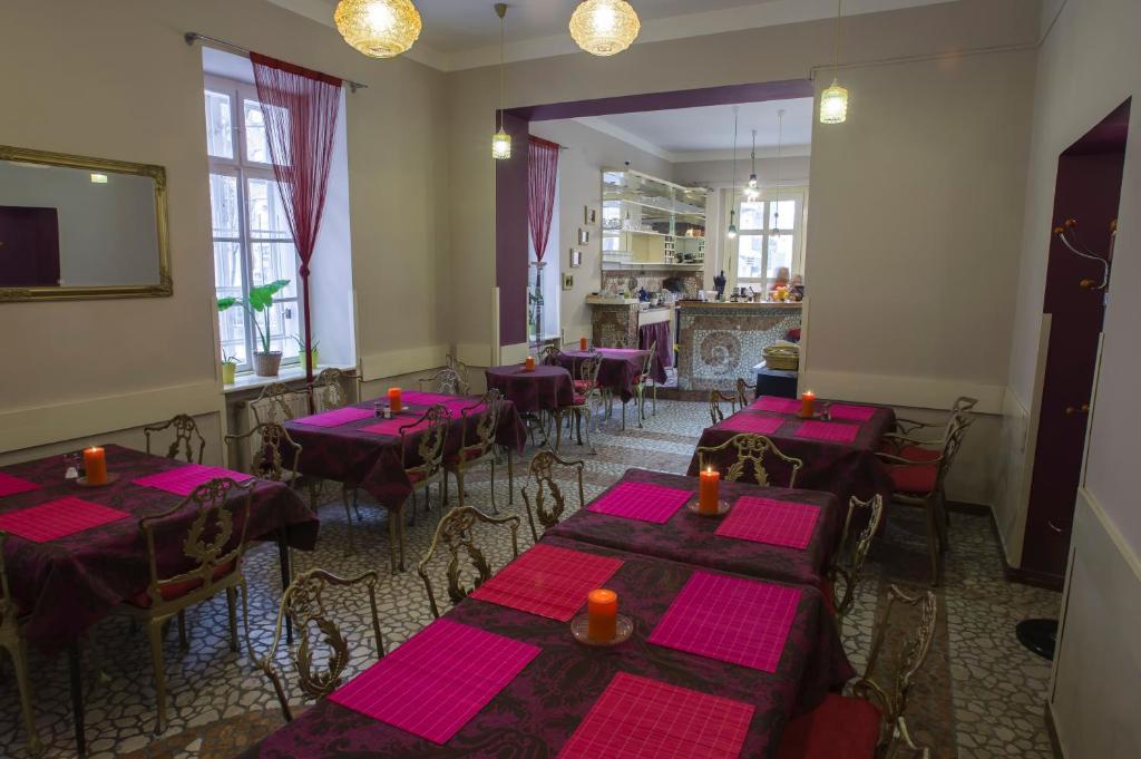 Santico Art Hotel And Hostel Budapest Esterno foto