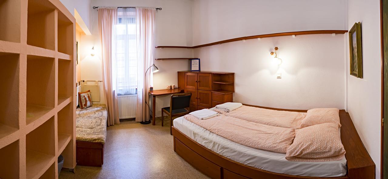 Santico Art Hotel And Hostel Budapest Esterno foto