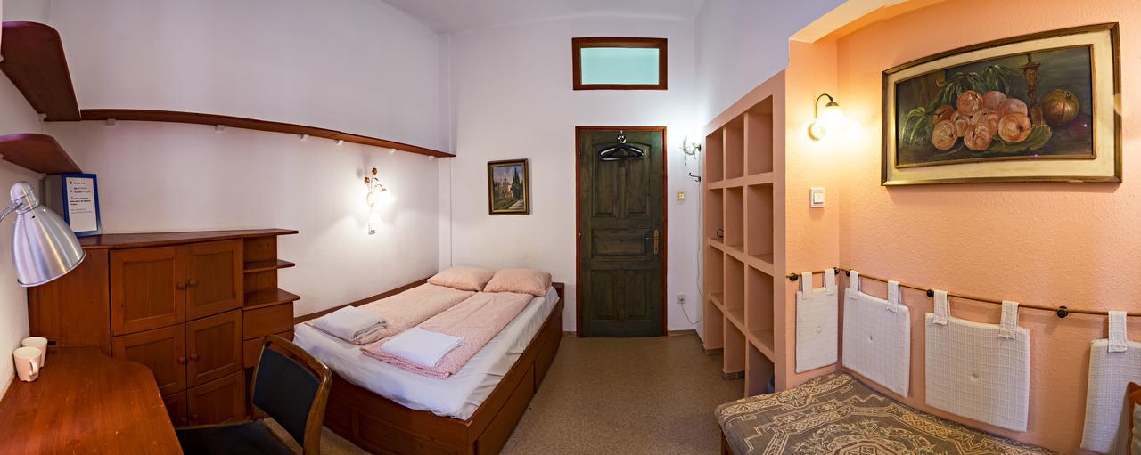 Santico Art Hotel And Hostel Budapest Esterno foto