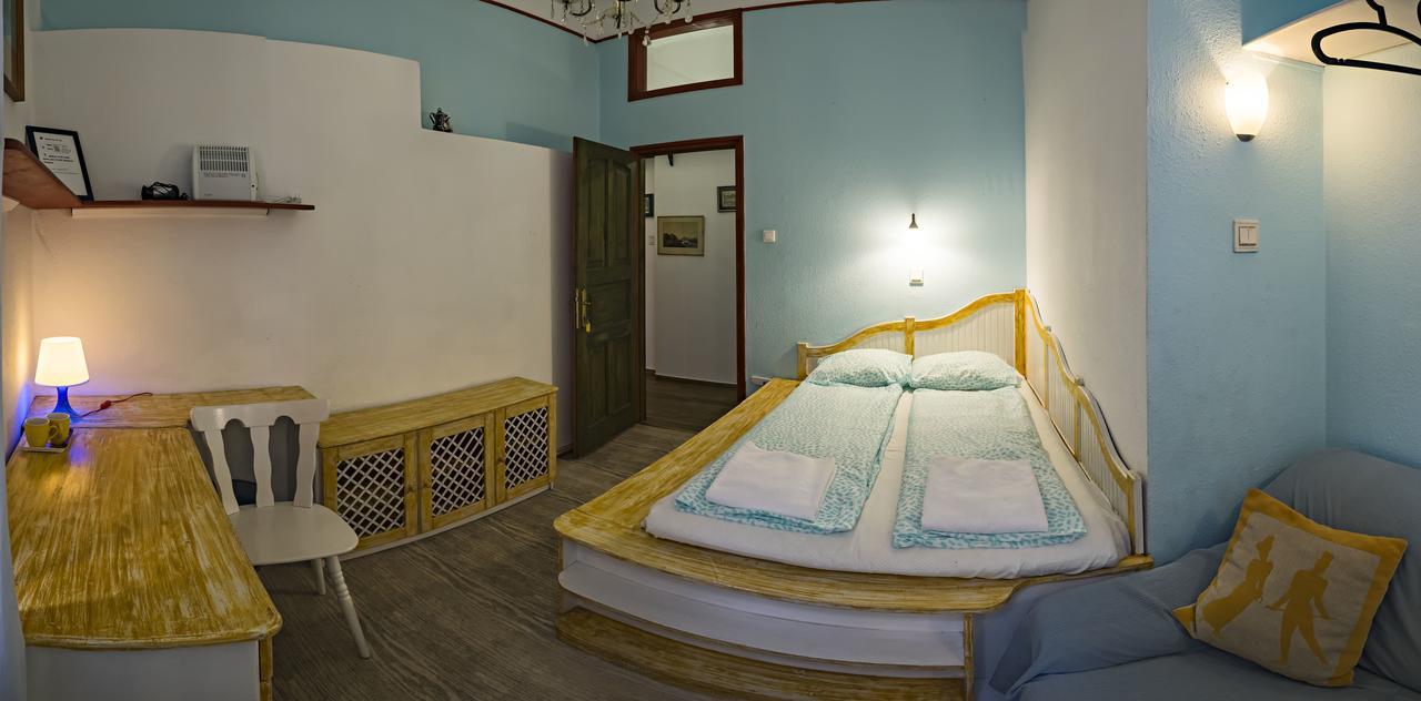 Santico Art Hotel And Hostel Budapest Esterno foto