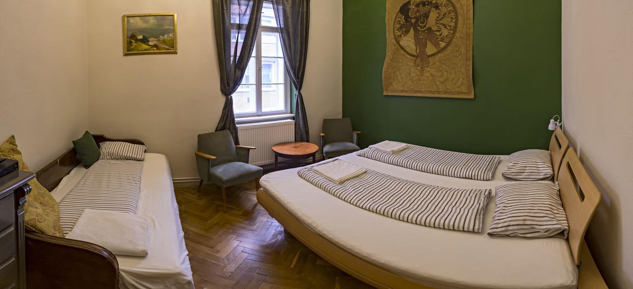 Santico Art Hotel And Hostel Budapest Esterno foto