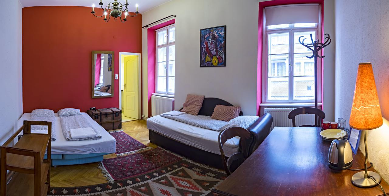 Santico Art Hotel And Hostel Budapest Esterno foto