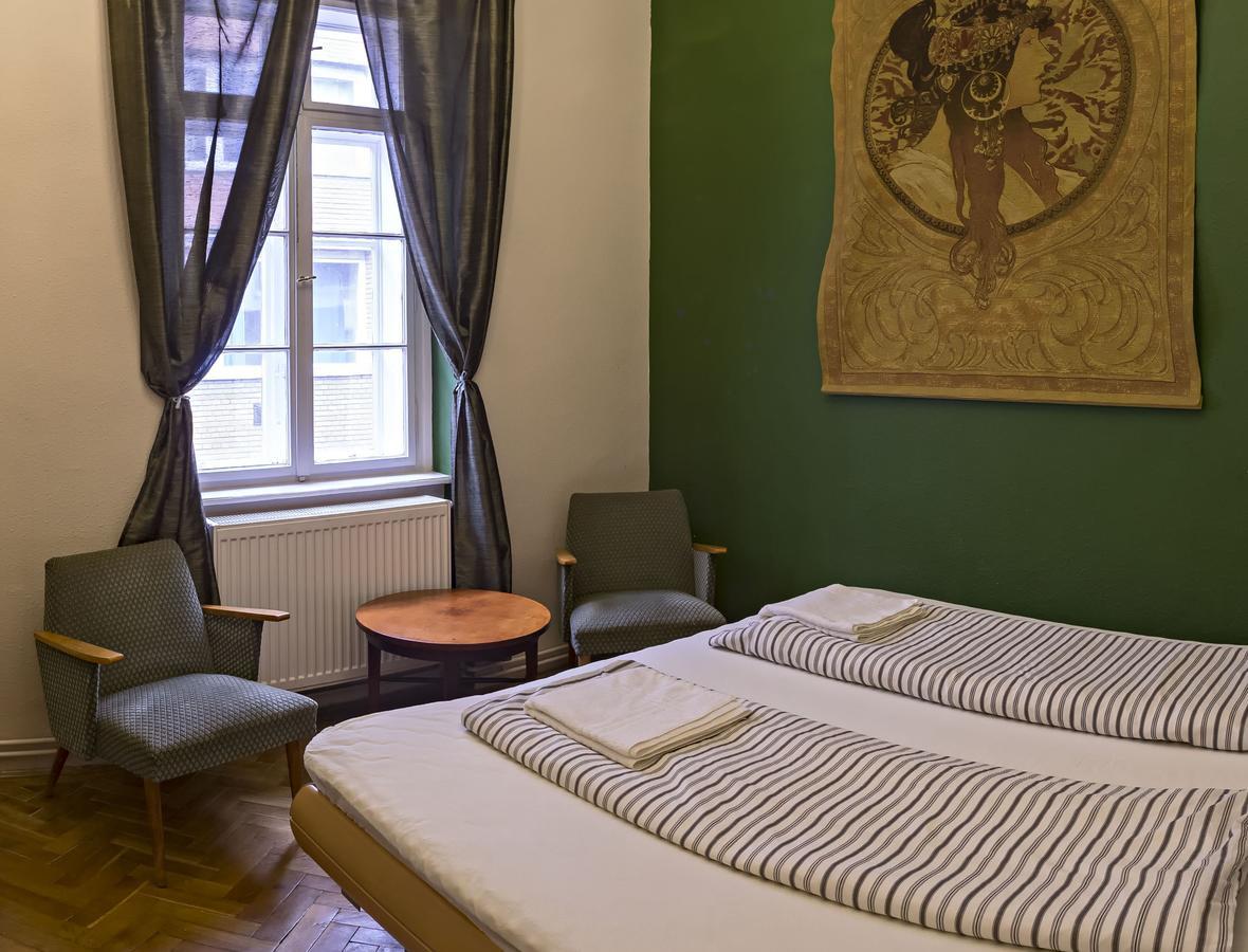 Santico Art Hotel And Hostel Budapest Esterno foto