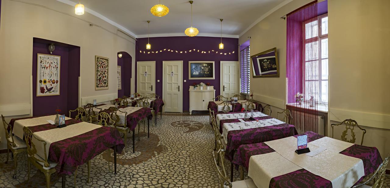 Santico Art Hotel And Hostel Budapest Esterno foto