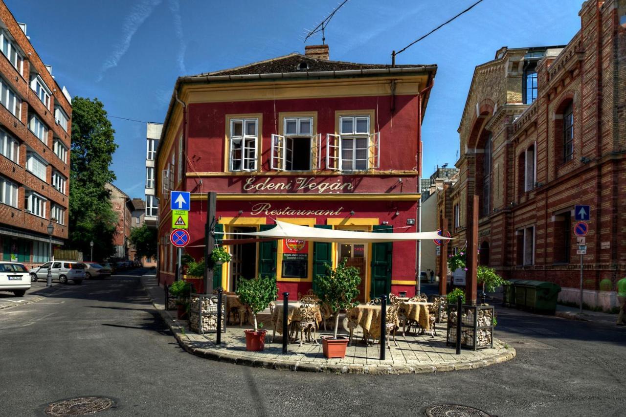 Santico Art Hotel And Hostel Budapest Esterno foto