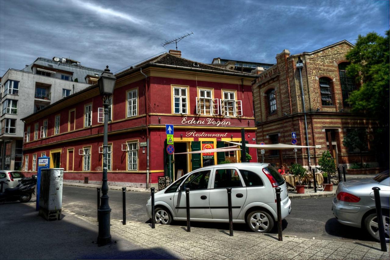 Santico Art Hotel And Hostel Budapest Esterno foto